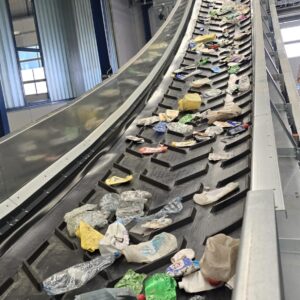 STADLER reúne 50 participantes de 10 países, testa plásticos e inaugura centro de 2.160 m² STADLER reúne 50 participantes de 10 países, testa plásticos e inaugura centro de 2.160 m²