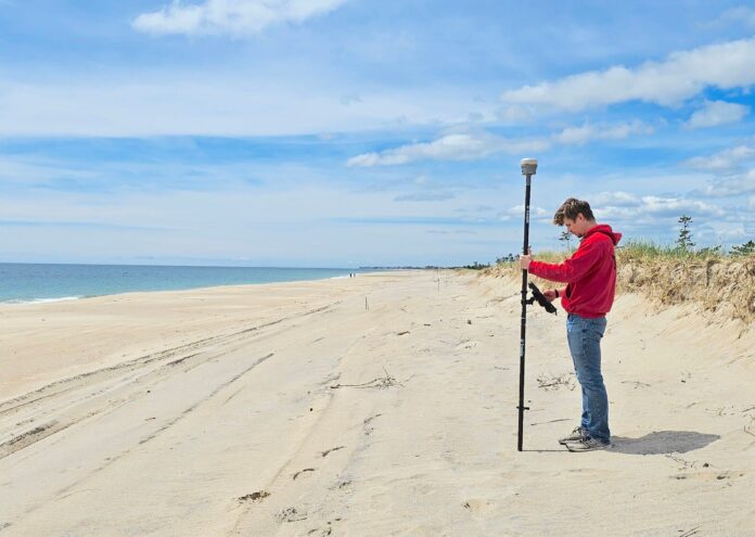 Seis décadas de medições mostram como tempestades redesenharam oito praias de Rhode Island Seis décadas de medições mostram como tempestades redesenharam oito praias de Rhode Island
