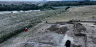 Após 137 anos de busca, túmulo etrusco em Vulci revela armas, ouro e banquete de elite Após 137 anos de busca, túmulo etrusco em Vulci revela armas, ouro e banquete de elite