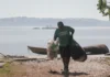 Pescadores retiram 730 toneladas de resíduos do mar desde 2021 e transformam coleta em renda Pescadores retiram 730 toneladas de resíduos do mar desde 2021 e transformam coleta em renda