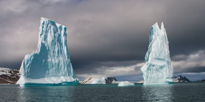 Degelo polar perde 9.179 gigatoneladas desde 1976 e ameaça cidades costeiras com avanço do mar Degelo polar perde 9.179 gigatoneladas desde 1976 e ameaça cidades costeiras com avanço do mar