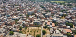 Paraisópolis registra superfícies de até 45°C no verão enquanto Morumbi fica em média a 30°C e estudo relaciona diferença à arborização Paraisópolis registra superfícies de até 45°C no verão enquanto Morumbi fica em média a 30°C e estudo relaciona diferença à arborização