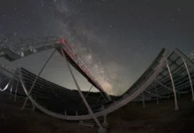 Telescópio CHIME capta hidrogênio de 5 bilhões de anos e abre novo caminho para investigar a energia escura Telescópio CHIME capta hidrogênio de 5 bilhões de anos e abre novo caminho para investigar a energia escura