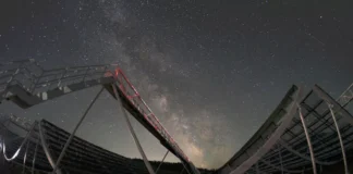 Telescópio CHIME capta hidrogênio de 5 bilhões de anos e abre novo caminho para investigar a energia escura Telescópio CHIME capta hidrogênio de 5 bilhões de anos e abre novo caminho para investigar a energia escura