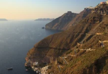 Água recuou e ondas de 20 metros atingiram Santorini em 1650; estudo revela a sequência por trás do tsunami Água recuou e ondas de 20 metros atingiram Santorini em 1650; estudo revela a sequência por trás do tsunami