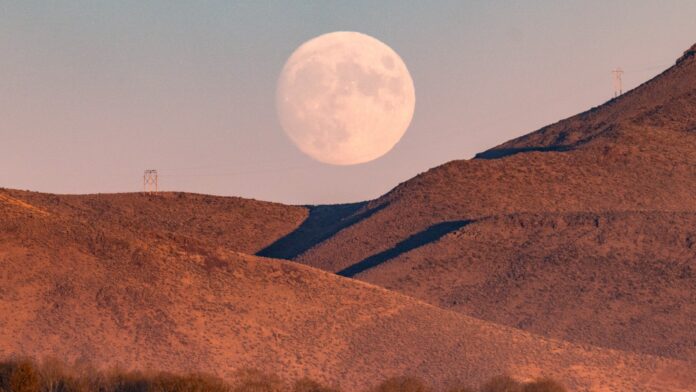 Sol e Lua podem ativar terremotos lentos: modelo revela como o ritmo das marés afeta falhas Sol e Lua podem ativar terremotos lentos: modelo revela como o ritmo das marés afeta falhas