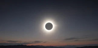 O dia vira noite em pleno meio-dia e o Sol some por seis minutos e vinte e três segundos, o eclipse mais longo do século não se via desde 1991 e só volta em 2114 depois de 87 anos