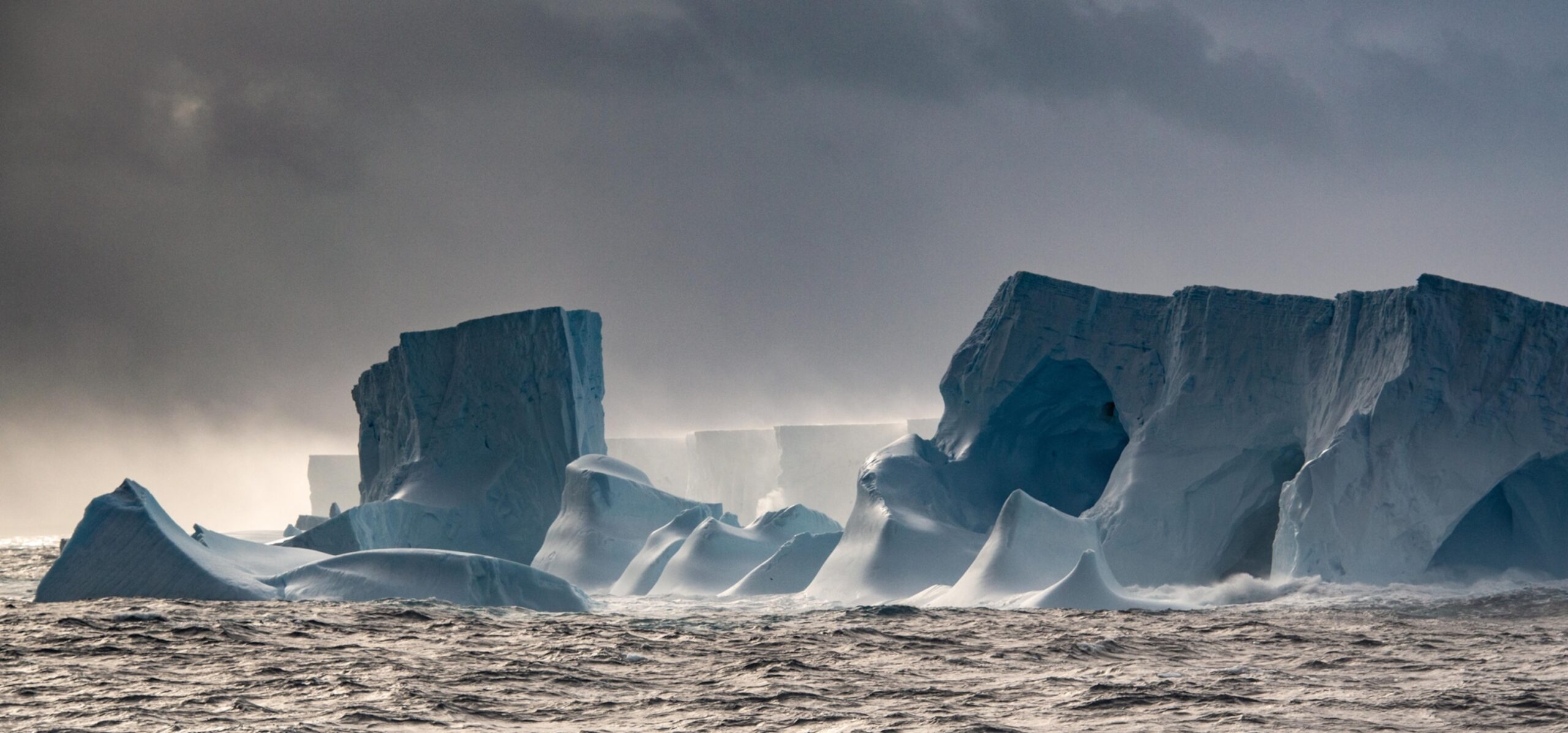 A23a maior iceberg do mundo que percorreu o oceano por 40 anos, girou no mar e terminou reduzido a fragmentos na Antártida 2 A23a maior iceberg do mundo que percorreu o oceano por 40 anos, girou no mar e terminou reduzido a fragmentos na Antártida