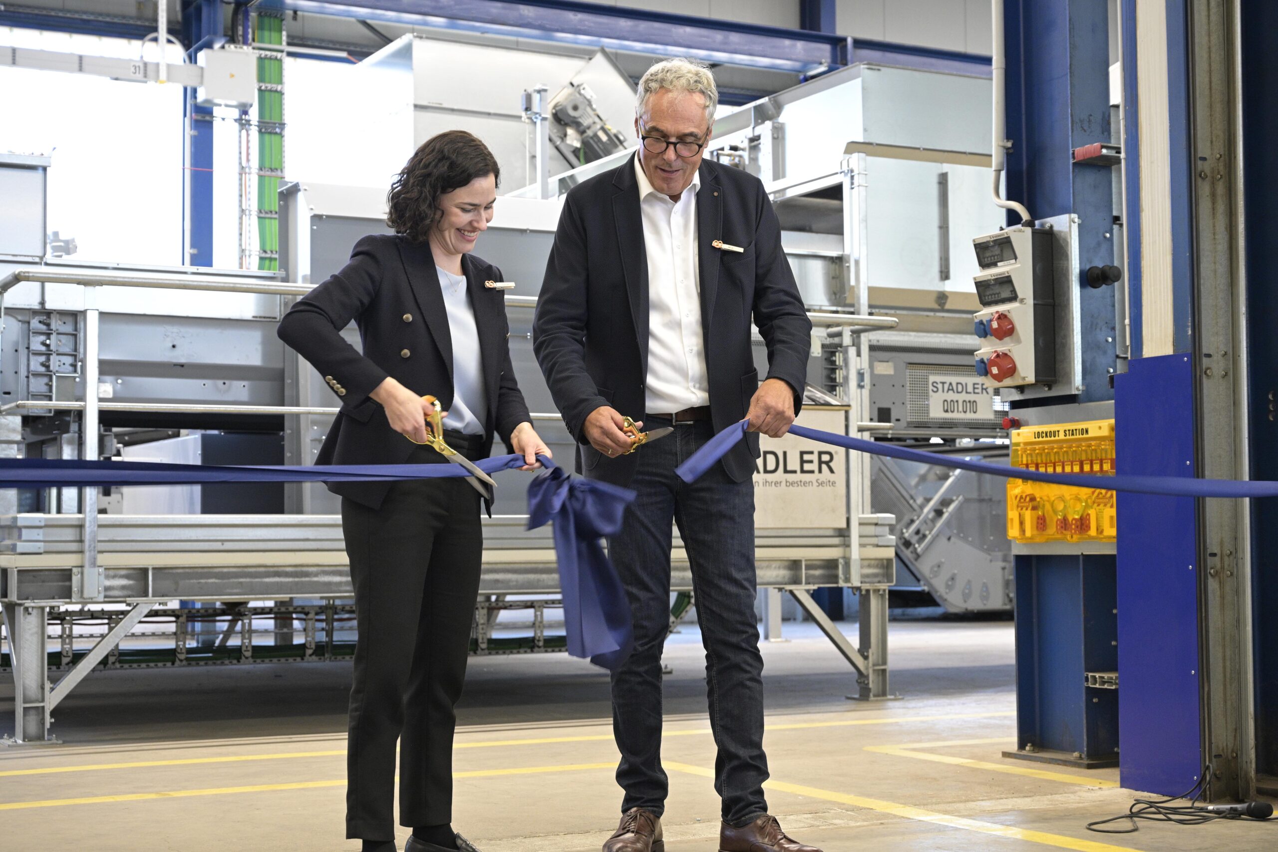 STADLER reúne 50 participantes de 10 países, testa plásticos e inaugura centro de 2.160 m² 1 STADLER reúne 50 participantes de 10 países, testa plásticos e inaugura centro de 2.160 m²