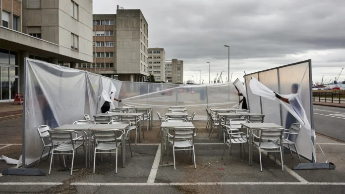 havre-terracos-verao-sem-plasticos-vagas-estacionamento-normandia