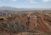 Retiraram pedra do morro durante décadas e casas ficaram na linha de risco; agora moradores temem o que pode acontecer quando chegam as chuvas