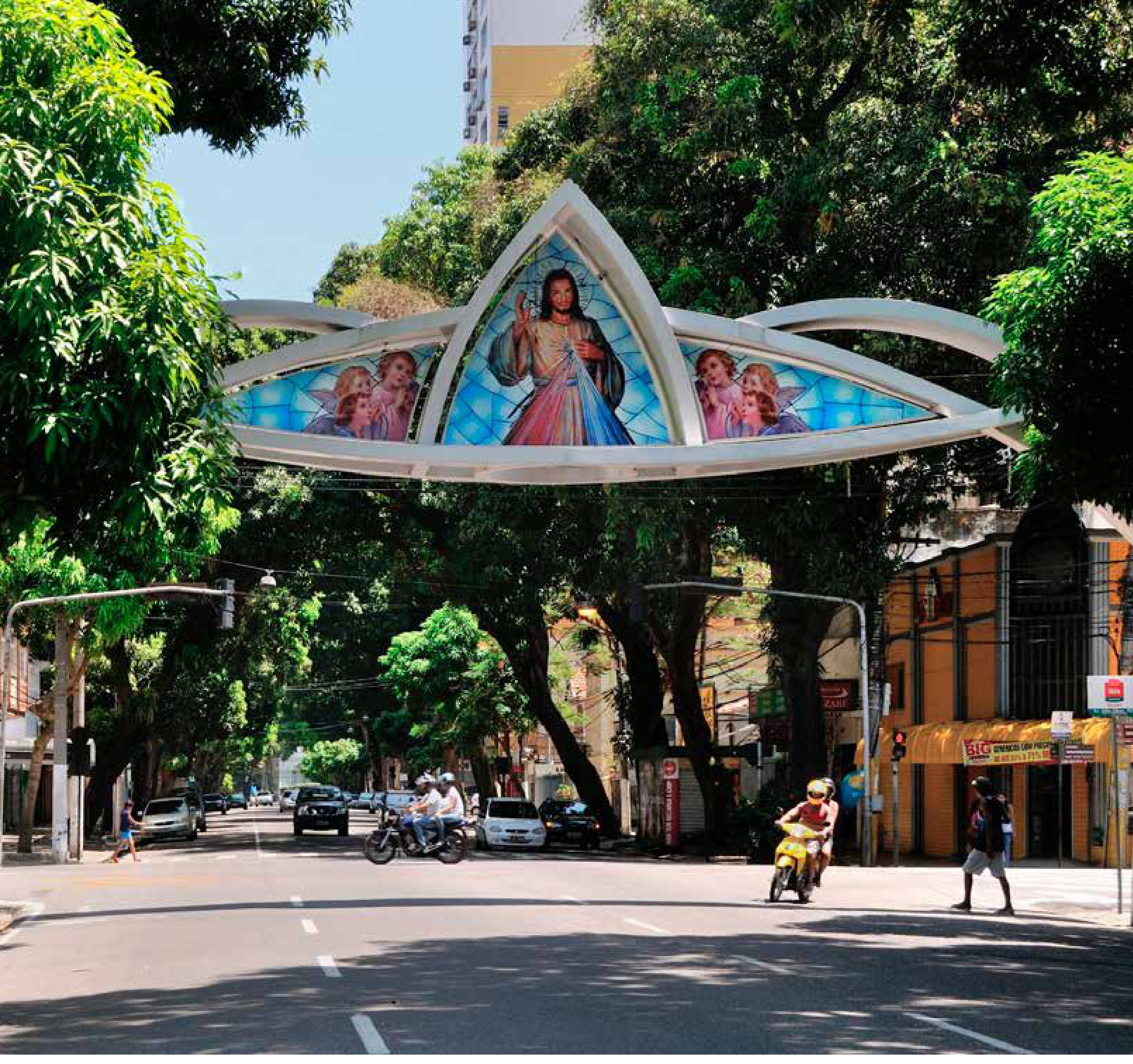 Agenda científica dos EUA inclui árvores urbanas na preparação para extremos 2 Avenida Nazaré, no centro de Belém, um dos corredores arborizados da cidade conhecida pelos túneis de mangueiras. No bairro de Nazaré se concentrou, em 2025, a vistoria municipal de árvores com risco de queda.