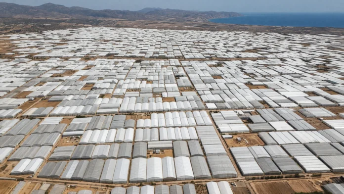 almeria-estufas-plastico-branco-espaco-jpg