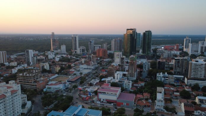 Aquecimento acelera em ondas e atinge cada região em um tempo Santa Cruz de la Sierra, no leste da Bolívia, região onde o estudo detectou a única aceleração do aquecimento na América do Sul