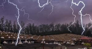 Telescópio de raios cósmicos revela por que 81,5% das tempestades pareciam vir do leste Telescópio de raios cósmicos revela por que 81,5% das tempestades pareciam vir do leste