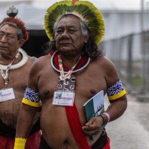 Bioeconomia amazônica atrai investimentos, mas comunidades ainda podem perder o controle sobre seus saberes Bioeconomia amazônica atrai investimentos, mas comunidades ainda podem perder o controle sobre seus saberes