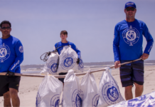 Após 26 anos de mutirões, limpeza de praia expõe falha do plástico que a reciclagem não contém Após 26 anos de mutirões, limpeza de praia expõe falha do plástico que a reciclagem não contém