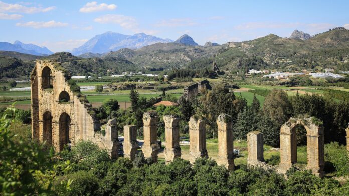 Aqueduto romano atravessava vales e fazia água subir com sifões, solução do século 2 ainda estudada Aqueduto romano atravessava vales e fazia água subir com sifões, solução do século 2 ainda estudada