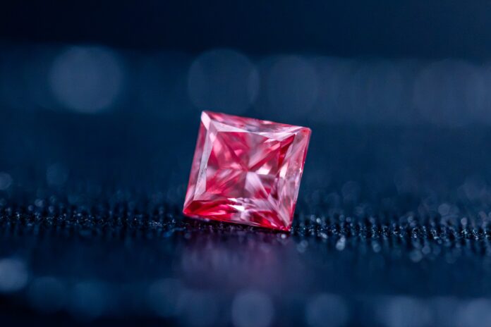 Qubits de diamante ganham novo método de análise e podem ampliar sensores quânticos em temperatura ambiente Qubits de diamante ganham novo método de análise e podem ampliar sensores quânticos em temperatura ambiente