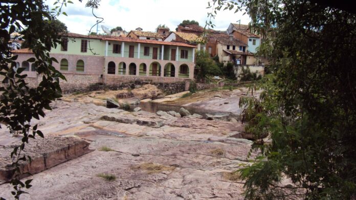 Biólogo que andou 40 anos com garimpeiros na Chapada Diamantina mapeia mais de 700 tocas, ruínas e trilhas do ciclo do diamante Biólogo que andou 40 anos com garimpeiros na Chapada Diamantina mapeia mais de 700 tocas, ruínas e trilhas do ciclo do diamante