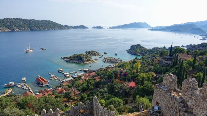 Naufrágio mais antigo do mundo é achado a 30 metros de profundidade na Turquia: navio afundou na época da Grande Pirâmide e ainda guardava resíduo dentro dos jarros Naufrágio mais antigo do mundo é achado a 30 metros de profundidade na Turquia: navio afundou na época da Grande Pirâmide e ainda guardava resíduo dentro dos jarros