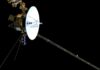 Lançada em 1977, a Voyager 1 vai se tornar no dia 18 de novembro o primeiro objeto humano a um dia-luz da Terra: um sinal levará 24 horas para chegar Lançada em 1977, a Voyager 1 vai se tornar no dia 18 de novembro o primeiro objeto humano a um dia-luz da Terra: um sinal levará 24 horas para chegar