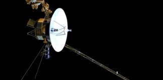 Lançada em 1977, a Voyager 1 vai se tornar no dia 18 de novembro o primeiro objeto humano a um dia-luz da Terra: um sinal levará 24 horas para chegar Lançada em 1977, a Voyager 1 vai se tornar no dia 18 de novembro o primeiro objeto humano a um dia-luz da Terra: um sinal levará 24 horas para chegar
