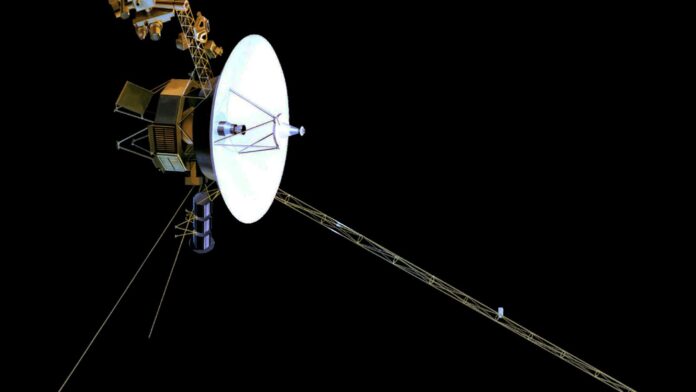 Lançada em 1977, a Voyager 1 vai se tornar no dia 18 de novembro o primeiro objeto humano a um dia-luz da Terra: um sinal levará 24 horas para chegar Lançada em 1977, a Voyager 1 vai se tornar no dia 18 de novembro o primeiro objeto humano a um dia-luz da Terra: um sinal levará 24 horas para chegar