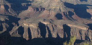 Um bilhão de anos de rochas sumiu do Grand Canyon; o culpado pode ter sido um penhasco de 2 km de altura que cruzava a América do Norte Um bilhão de anos de rochas sumiu do Grand Canyon; o culpado pode ter sido um penhasco de 2 km de altura que cruzava a América do Norte