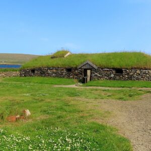 Ossos escondidos sob pisos e em poços de casas vikings revelam violência cotidiana: um homem sobreviveu a três golpes na cabeça antes de morrer Ossos escondidos sob pisos e em poços de casas vikings revelam violência cotidiana: um homem sobreviveu a três golpes na cabeça antes de morrer