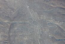 Quatro múmias sentadas, com as mãos no rosto, ficaram mais de mil anos intactas ao lado de um templo no Peru e podem reescrever a conquista dos Nasca Quatro múmias sentadas, com as mãos no rosto, ficaram mais de mil anos intactas ao lado de um templo no Peru e podem reescrever a conquista dos Nasca