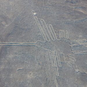 Quatro múmias sentadas, com as mãos no rosto, ficaram mais de mil anos intactas ao lado de um templo no Peru e podem reescrever a conquista dos Nasca Quatro múmias sentadas, com as mãos no rosto, ficaram mais de mil anos intactas ao lado de um templo no Peru e podem reescrever a conquista dos Nasca
