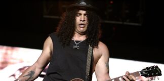 Guitarrista do Guns N' Roses vira nome de cobra: espécie nova da Nova Guiné foi batizada de Lielaphis slashi, em homenagem a Slash Guitarrista do Guns N' Roses vira nome de cobra: espécie nova da Nova Guiné foi batizada de Lielaphis slashi, em homenagem a Slash