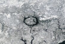 Astrônomo amador procurava lugar para acampar no mapa de satélite e achou uma cratera de 25 km aberta por um meteorito há 390 milhões de anos Astrônomo amador procurava lugar para acampar no mapa de satélite e achou uma cratera de 25 km aberta por um meteorito há 390 milhões de anos