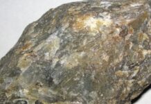 Astronauta fotografa do espaço uma mancha clara em Madagascar feita da mesma rocha que deixa a Lua brilhante Astronauta fotografa do espaço uma mancha clara em Madagascar feita da mesma rocha que deixa a Lua brilhante