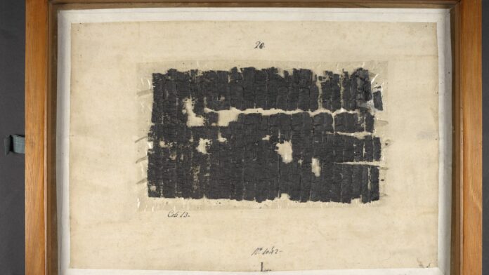 Pesquisador queimou papiros de propósito para imitar a erupção que destruiu Pompeia e descobriu uma forma de ler livros carbonizados há 2 mil anos Pesquisador queimou papiros de propósito para imitar a erupção que destruiu Pompeia e descobriu uma forma de ler livros carbonizados há 2 mil anos
