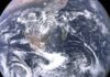 A chuva da Amazônia é tão pesada que puxa o centro de massa da Terra 2,2 milímetros em direção à América do Sul todo mês de abril A chuva da Amazônia é tão pesada que puxa o centro de massa da Terra 2,2 milímetros em direção à América do Sul todo mês de abril