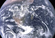 A chuva da Amazônia é tão pesada que puxa o centro de massa da Terra 2,2 milímetros em direção à América do Sul todo mês de abril A chuva da Amazônia é tão pesada que puxa o centro de massa da Terra 2,2 milímetros em direção à América do Sul todo mês de abril