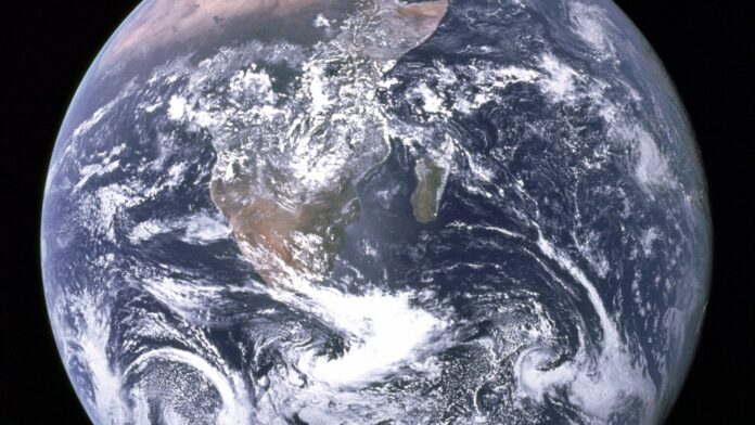 A chuva da Amazônia é tão pesada que puxa o centro de massa da Terra 2,2 milímetros em direção à América do Sul todo mês de abril A chuva da Amazônia é tão pesada que puxa o centro de massa da Terra 2,2 milímetros em direção à América do Sul todo mês de abril
