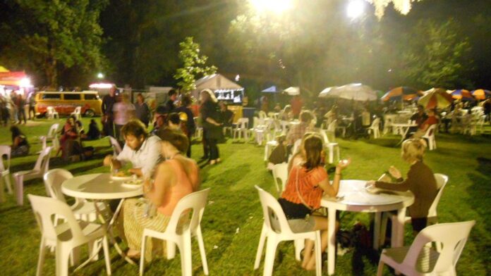 Comer tarde da noite foi ligado a até 30% mais risco de doença no fígado, em estudo que acompanhou quase 200 mil pessoas Comer tarde da noite foi ligado a até 30% mais risco de doença no fígado, em estudo que acompanhou quase 200 mil pessoas
