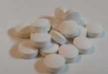 Tomar vitamina D2 pode baixar a vitamina D3 do próprio corpo, a forma que a pele produz com o sol, aponta análise de 20 estudos Tomar vitamina D2 pode baixar a vitamina D3 do próprio corpo, a forma que a pele produz com o sol, aponta análise de 20 estudos