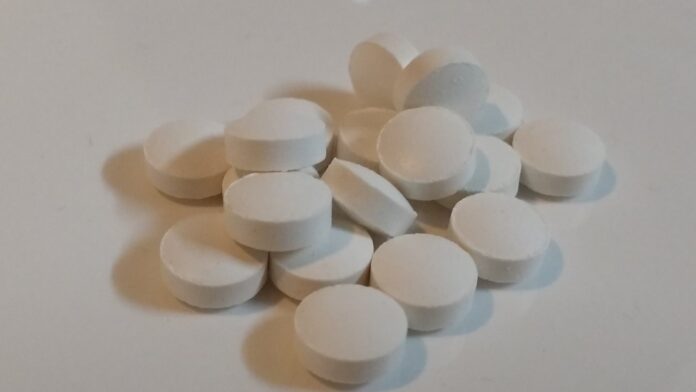 Tomar vitamina D2 pode baixar a vitamina D3 do próprio corpo, a forma que a pele produz com o sol, aponta análise de 20 estudos Tomar vitamina D2 pode baixar a vitamina D3 do próprio corpo, a forma que a pele produz com o sol, aponta análise de 20 estudos