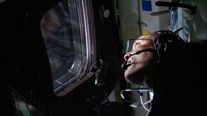 Astronautas da Artemis II viram cinco clarões de rochas batendo no lado oculto da Lua a 74 mil km de distância; a Nasa divulgou o relatório Astronautas da Artemis II viram cinco clarões de rochas batendo no lado oculto da Lua a 74 mil km de distância; a Nasa divulgou o relatório