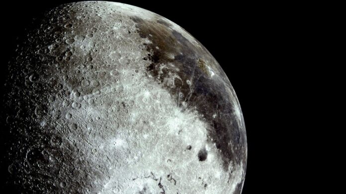 Astronautas da Artemis II veem tons de amarelo, verde e marrom na Lua em sobrevoo de quase 7 horas, e relatório da NASA de 130 páginas registra tudo Astronautas da Artemis II veem tons de amarelo, verde e marrom na Lua em sobrevoo de quase 7 horas, e relatório da NASA de 130 páginas registra tudo
