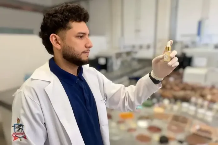 Larvas de besouro do tucumã viram óleo medicinal no Marajó e pesquisadores comparam três formas de extração em estudo publicado na ACS Omega Larvas de besouro do tucumã viram óleo medicinal no Marajó e pesquisadores comparam três formas de extração em estudo publicado na ACS Omega