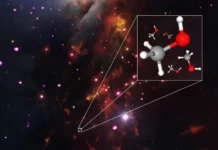 Telescópio no deserto do Atacama mapeia 11 estrelas jovens parecidas com o Sol e encontra metanol pesado inédito a 1.000 anos-luz Telescópio no deserto do Atacama mapeia 11 estrelas jovens parecidas com o Sol e encontra metanol pesado inédito a 1.000 anos-luz