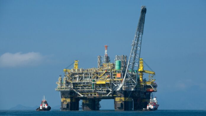 Petróleo na foz do Amazonas ou sol nas comunidades isoladas? Os dois caminhos de energia que disputam o futuro da Amazônia Petróleo na foz do Amazonas ou sol nas comunidades isoladas? Os dois caminhos de energia que disputam o futuro da Amazônia