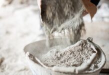 Pesquisadores revisam 211 estudos de 34 anos e mostram que lixo não reciclável pode substituir parte do carvão na produção de cimento Pesquisadores revisam 211 estudos de 34 anos e mostram que lixo não reciclável pode substituir parte do carvão na produção de cimento