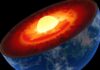 Cientistas rastreiam hidrogênio, hélio e tungstênio em lavas vulcânicas e concluem que o núcleo da Terra vaza material há bilhões de anos Cientistas rastreiam hidrogênio, hélio e tungstênio em lavas vulcânicas e concluem que o núcleo da Terra vaza material há bilhões de anos