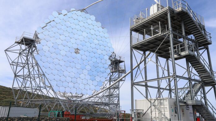 Quatro telescópios gigantes em La Palma se movem em 20 segundos e completam a primeira etapa de rede que custou até 120 milhões de euros Quatro telescópios gigantes em La Palma se movem em 20 segundos e completam a primeira etapa de rede que custou até 120 milhões de euros